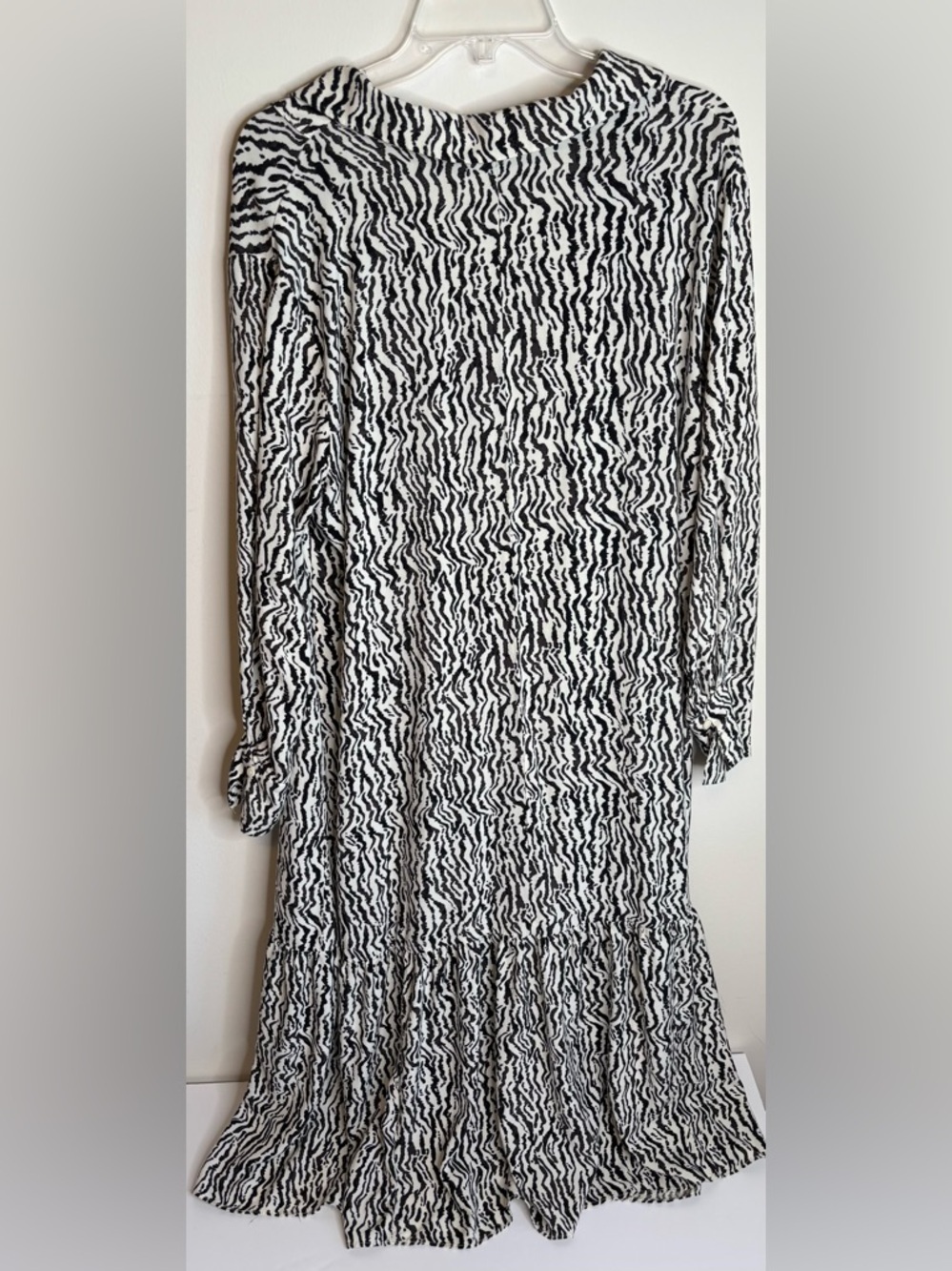 H & M DRESS - Picture 5 of 5